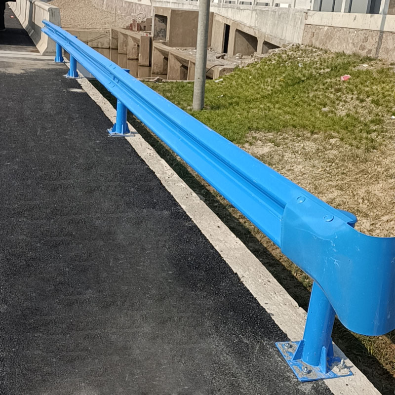 Guardrail ondulato in plastica spray