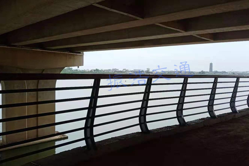 Guardavia del fiume