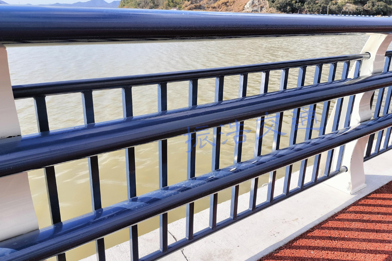 Guardavia del ponte