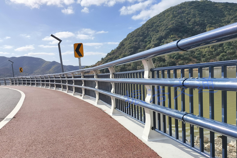 Guardavia del ponte