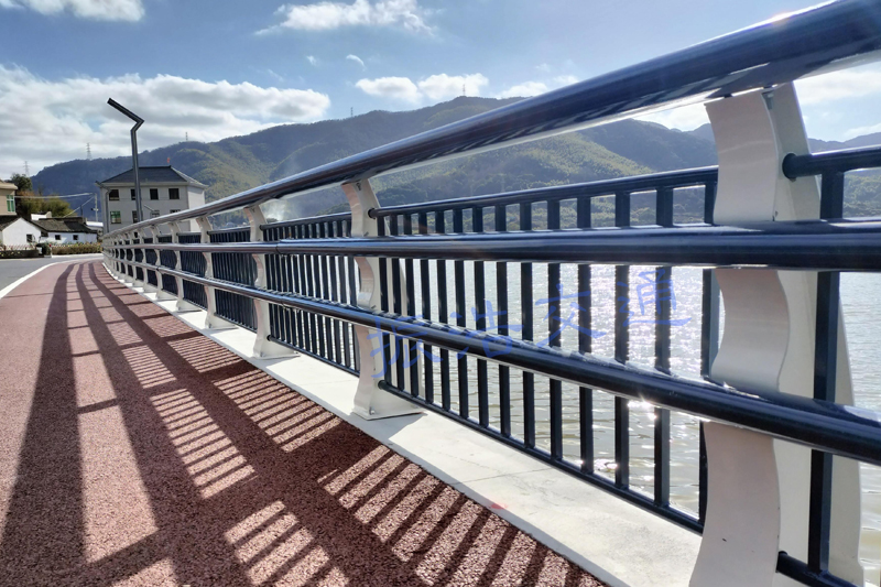 Guardavia del ponte