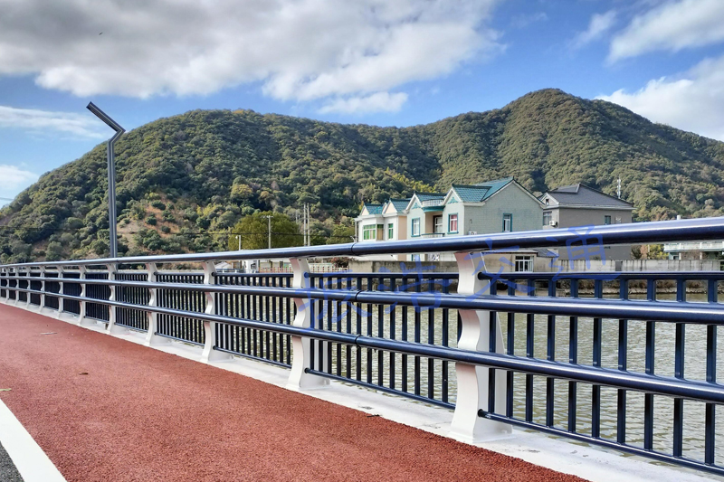 Guardavia del ponte